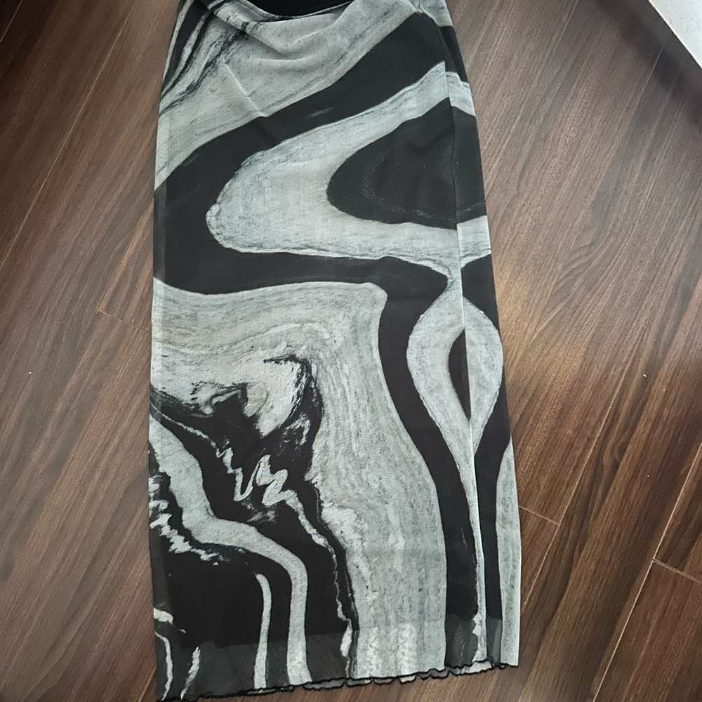 Elegant Black and Gray Skirt